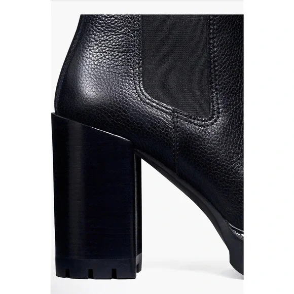 New in Box Tory Burch Carson
Chelsea 70mm Lug Bootie Black Sz 8 $458 - Picture 6 of 10